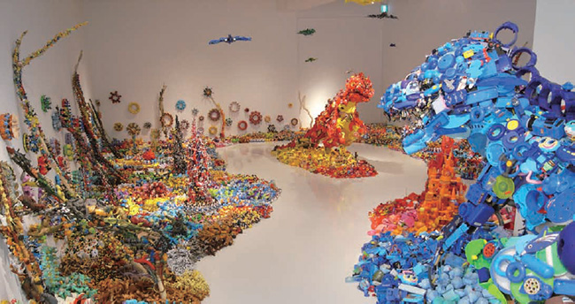 藤浩志の美術展　セントラルかえるステーション　～なぜこんなにおもちゃが集まるのか？～